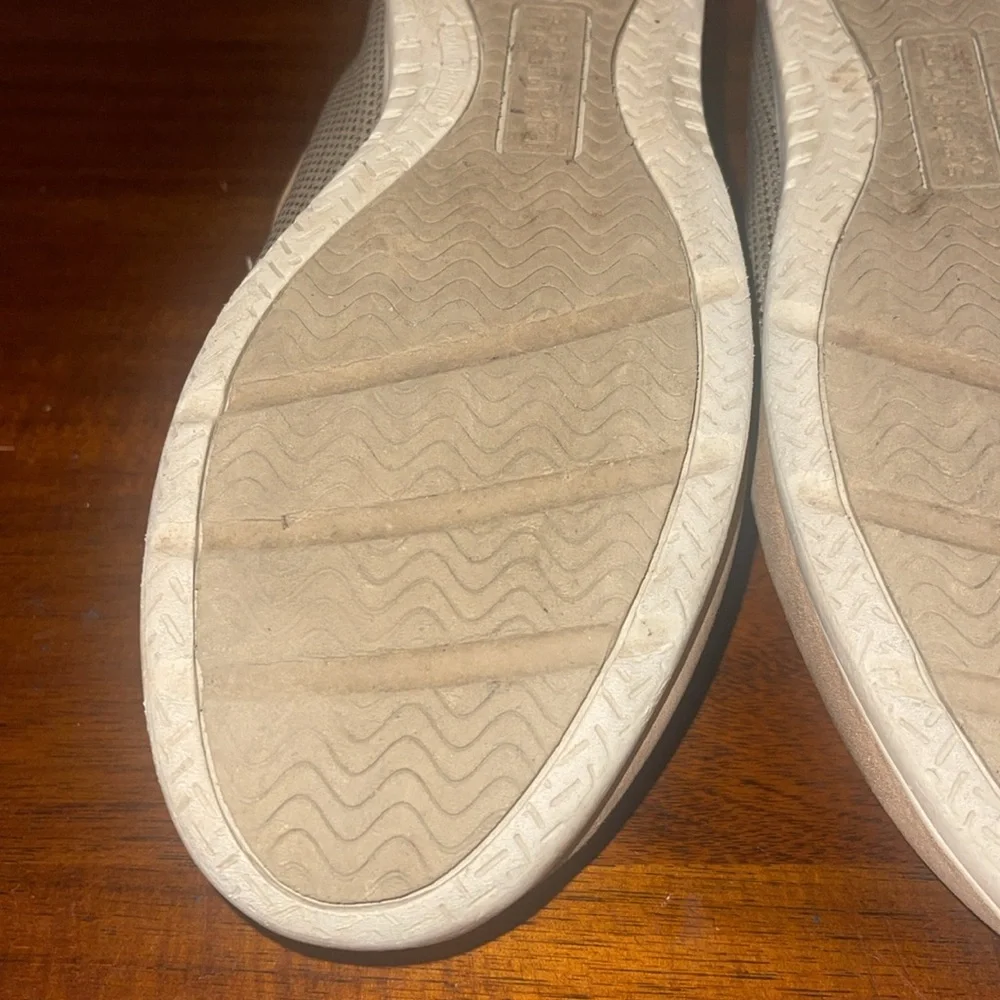 Sperry ladies TopSider Boat shoe. Size 6M. Linen/Oat. Minimal wear